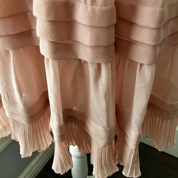 Pink Dress with Lace and pearl Detail. - Picture 3 of 13